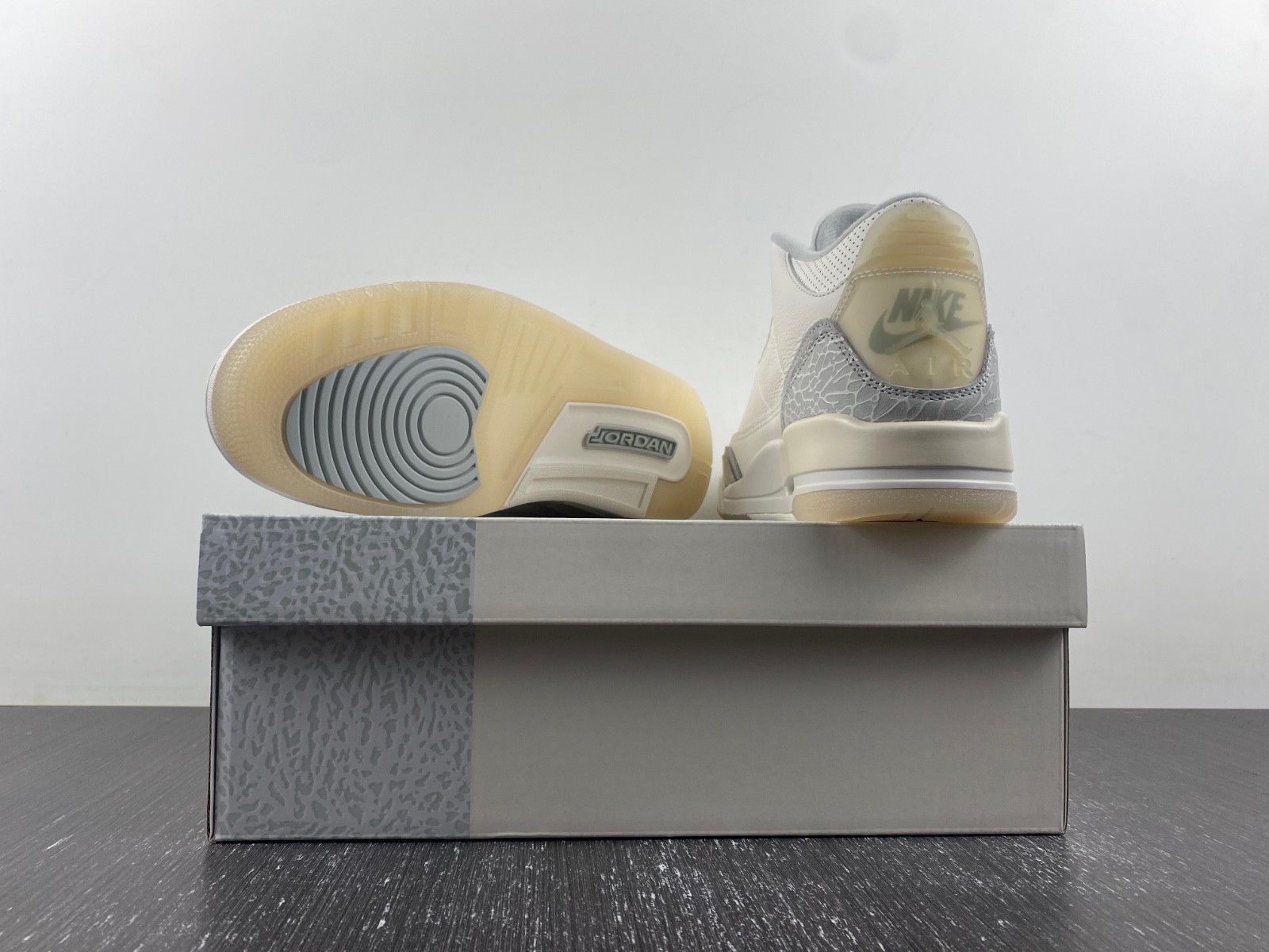 Air Jordan 3 Retro SE Craft Ivory