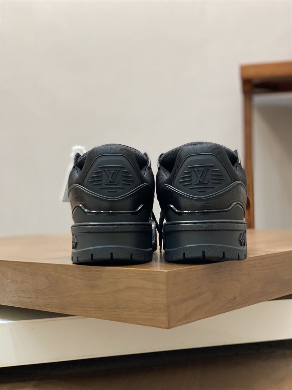 LOUIS VUITTON SS24 SNEAKER – LVS162