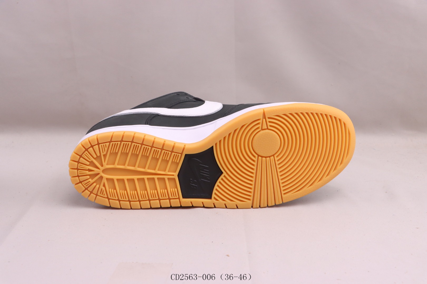 Nike SB Dunk Low Pro Black Gum