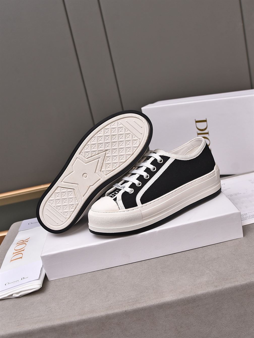 DIOR WALK’N’DIOR PLATFORM LOW-TOP SNEAKER – DO146