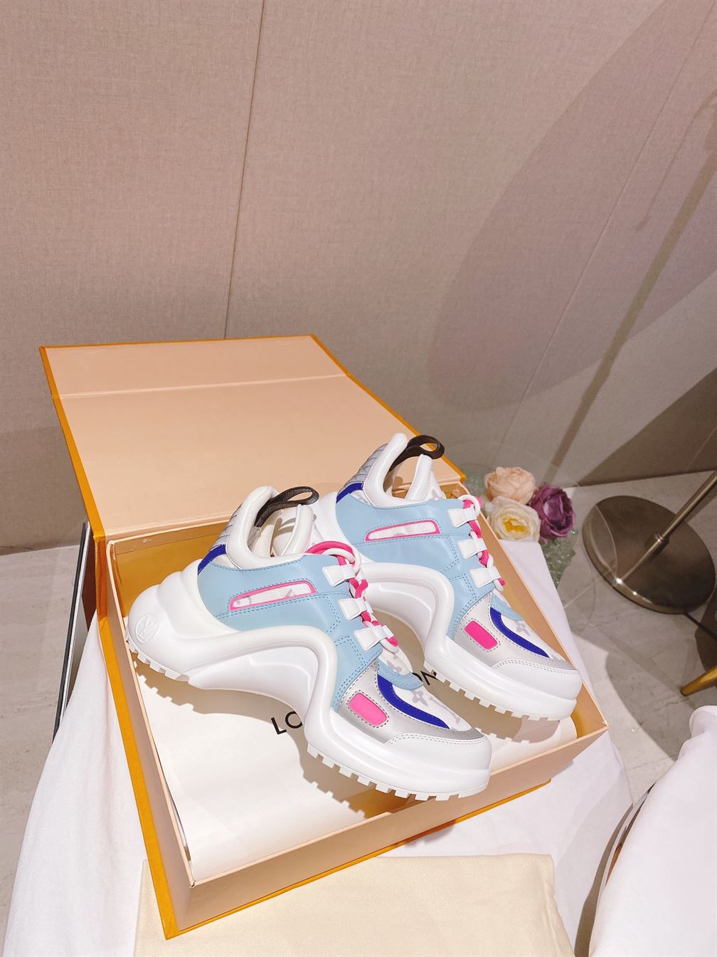 LOUIS VUITTON ARCHLIGHT TRAINERS – LVS100