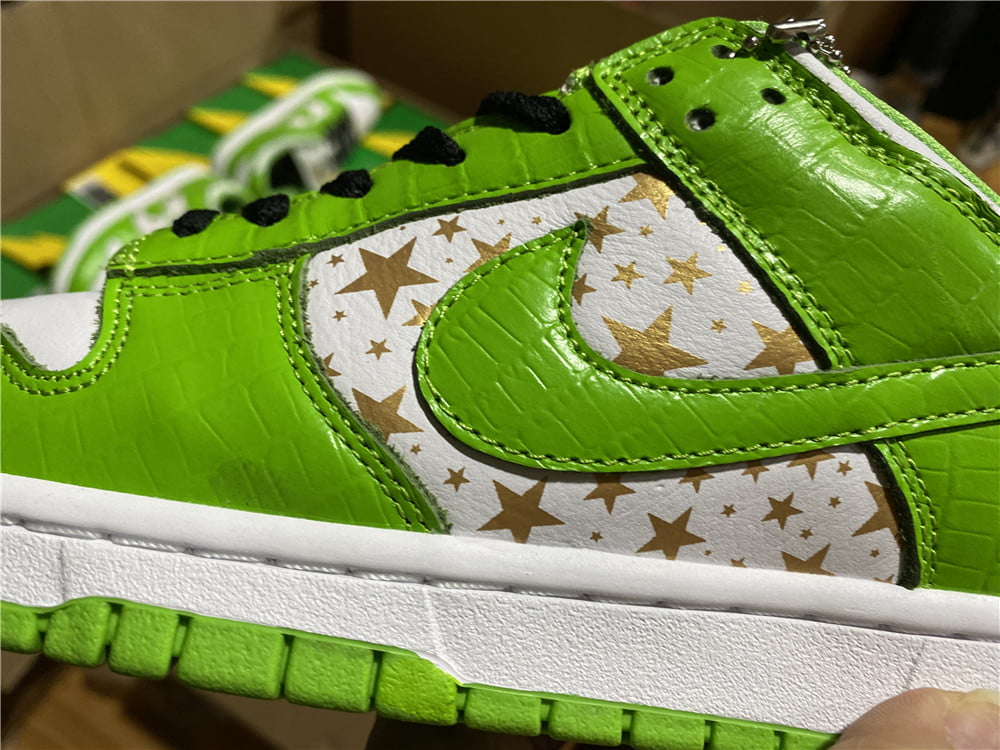 Supreme x Nike SB Dunk Low Mean Green