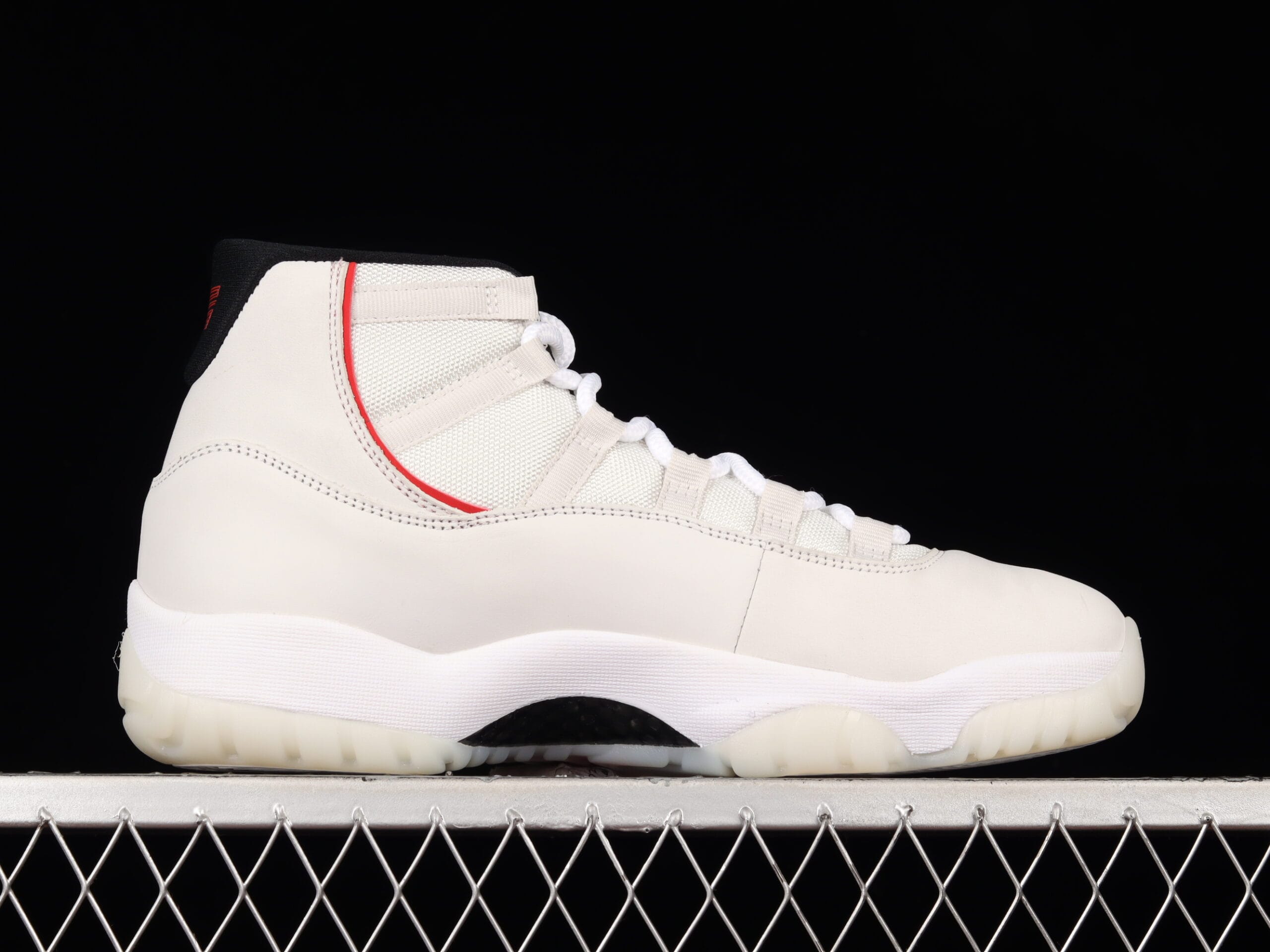 Jordan 11 Retro, Platinum Tint