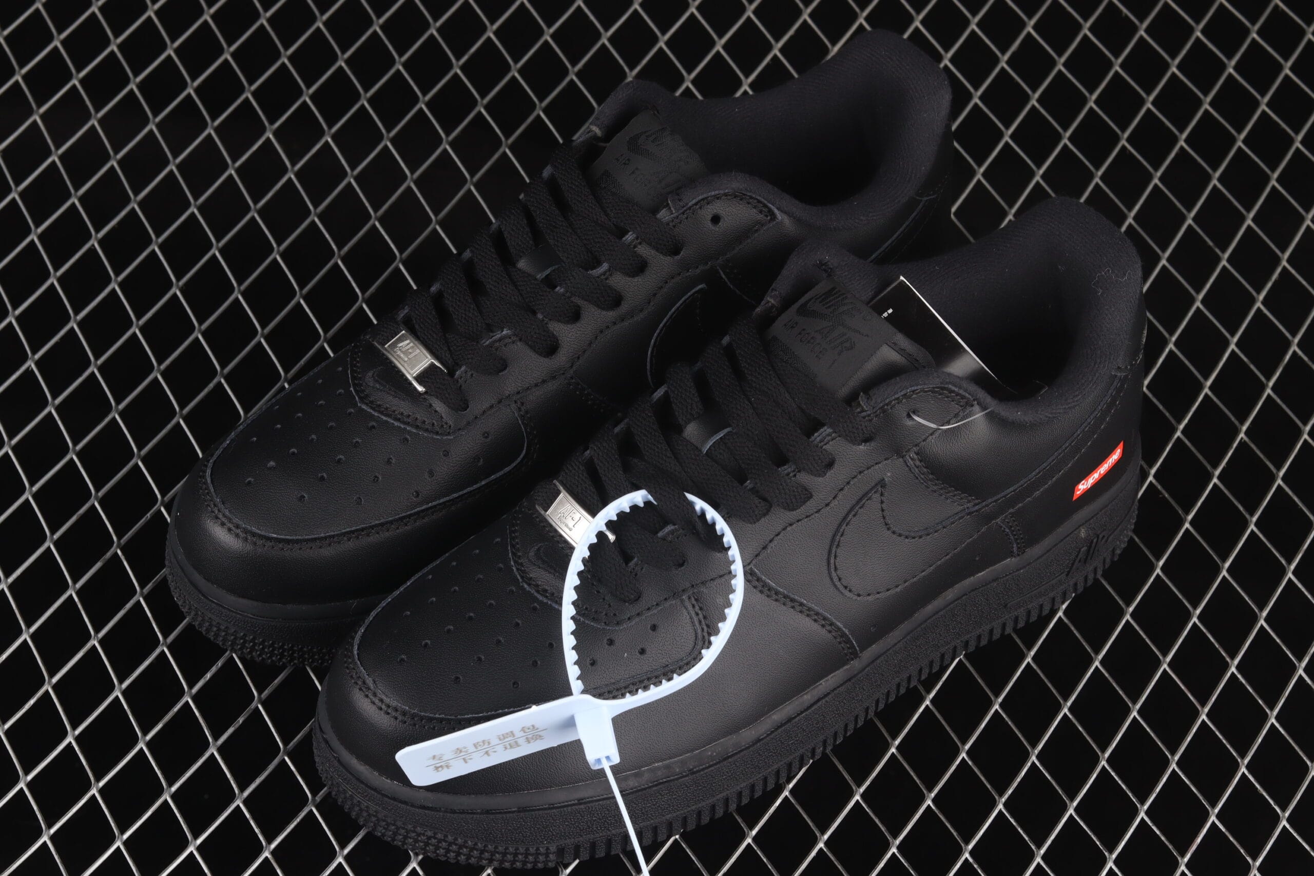 Nike Air Force 1 Low Supreme Black