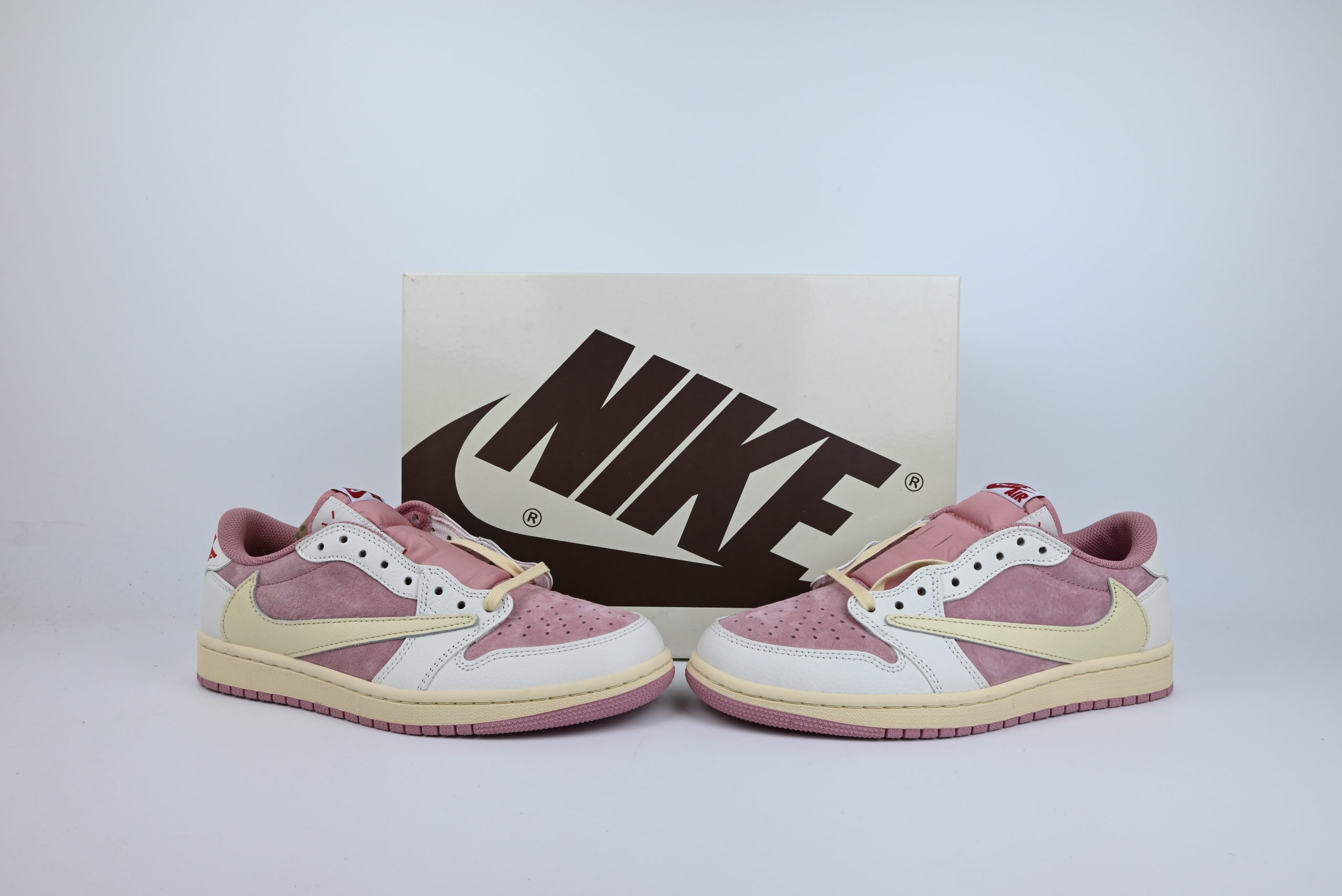 Travis Scott x Air Jordan 1 Low Sail/Shy Pink