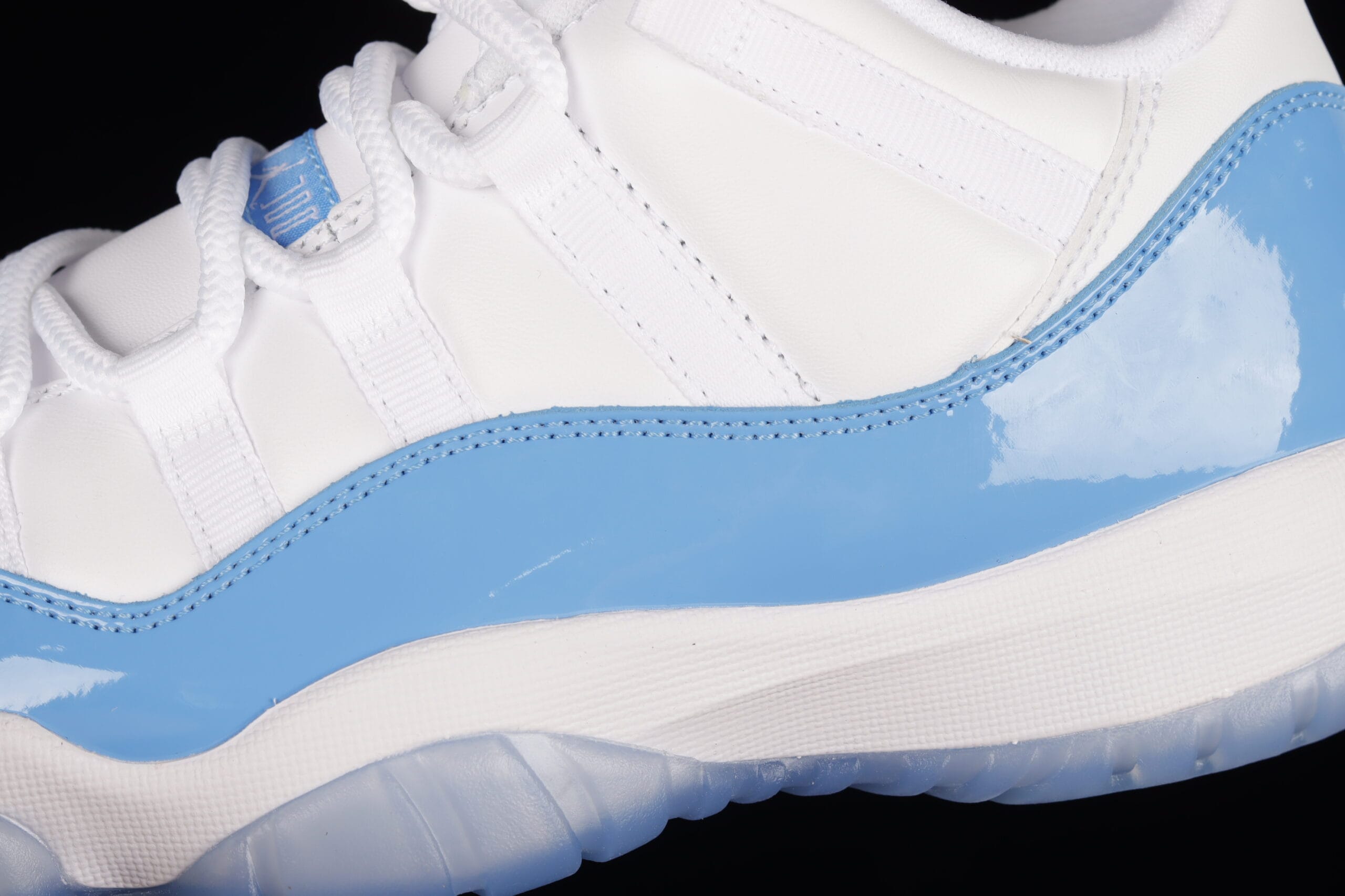 Jordan 11 Retro Low University Blue