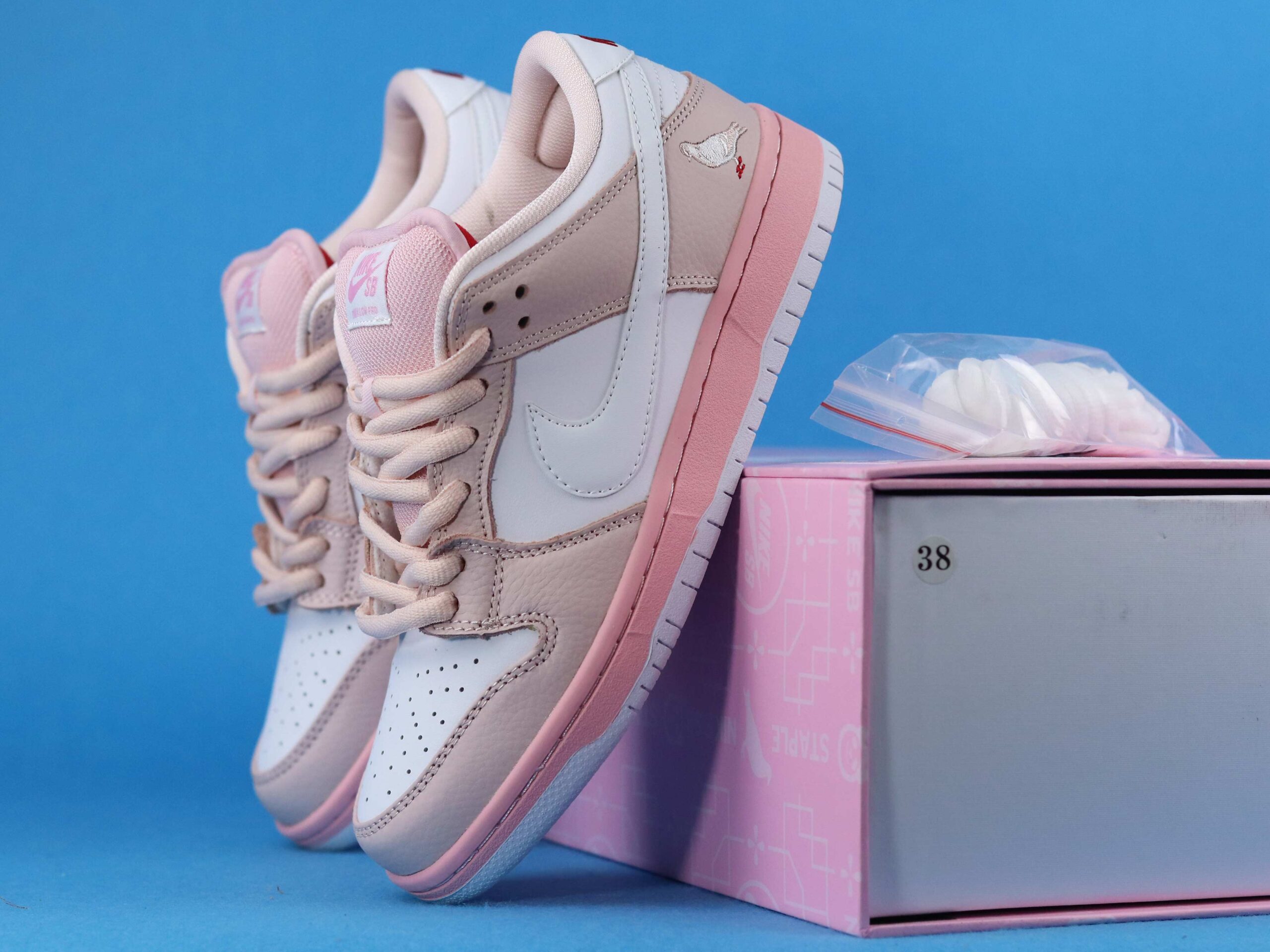 Nike SB Dunk Low Pink Pigeon