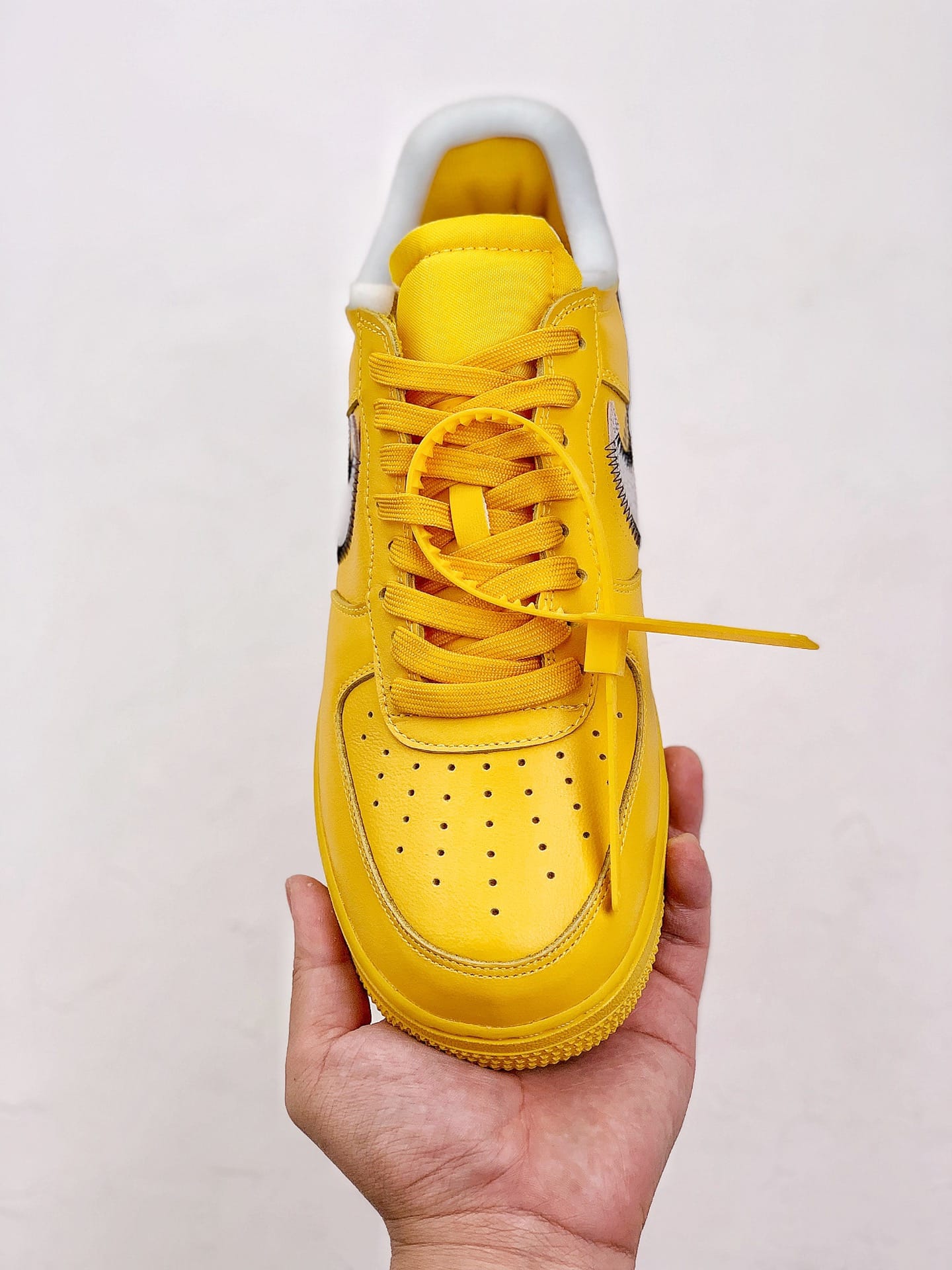 Nike Air Force 1 Low OFF-WHITE University Gold Metallic Silver