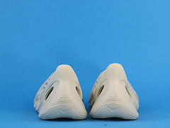 Adidas Yeezy Foam RNNR Sand