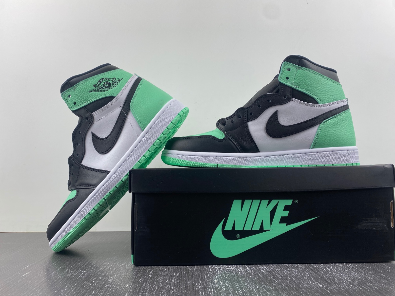 Air Jordan 1 High Green Glow