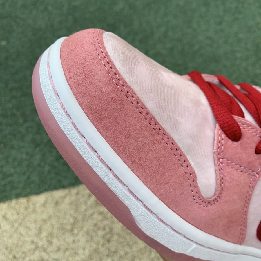 Nike SB Dunk Low StrangeLove Skateboards (Special Box)