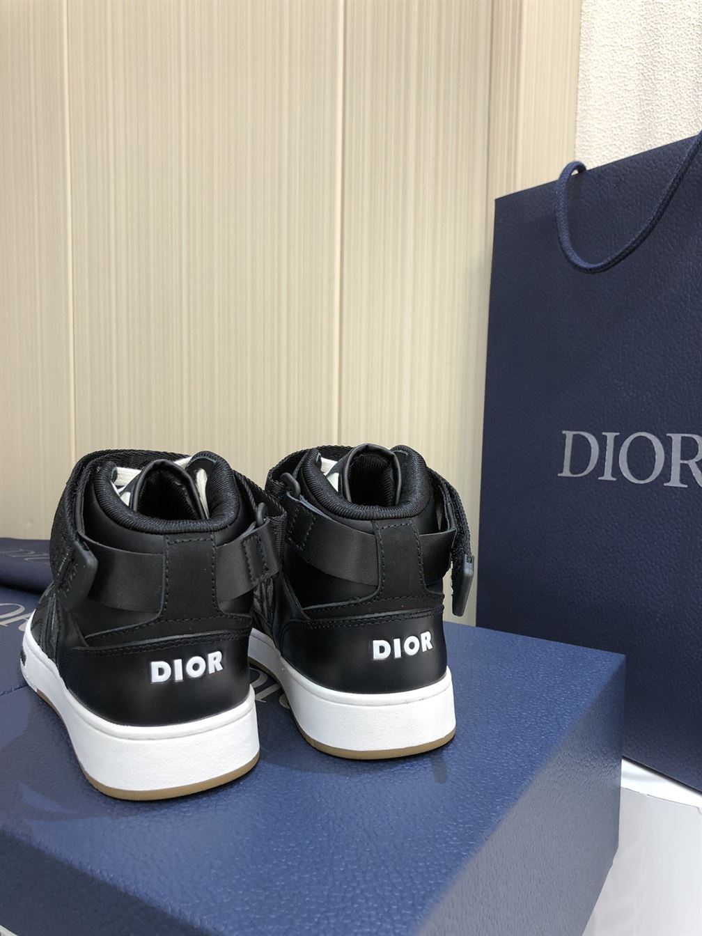 DIOR B27 HIGH-TOP SNEAKER – DO006