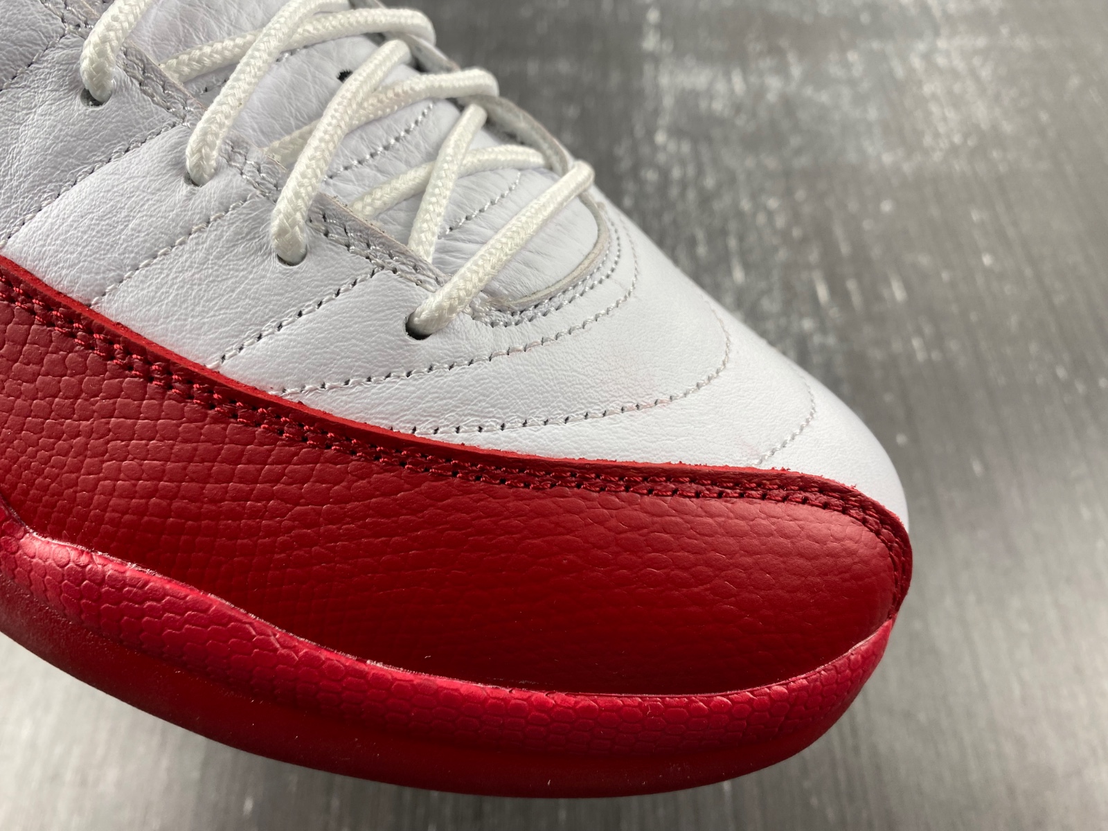 Air Jordan 12 Cherry