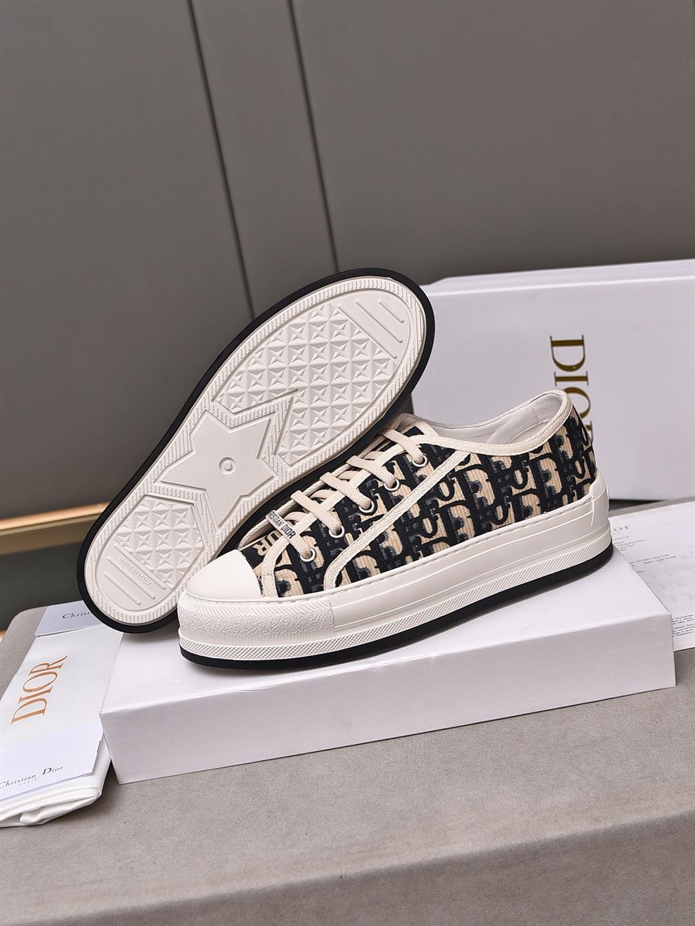 DIOR WALK’N’DIOR PLATFORM LOW-TOP SNEAKER – DO143