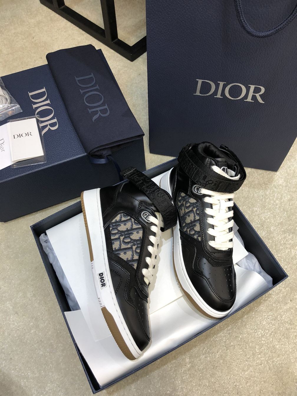 DIOR B27 HIGH-TOP SNEAKER – DO006