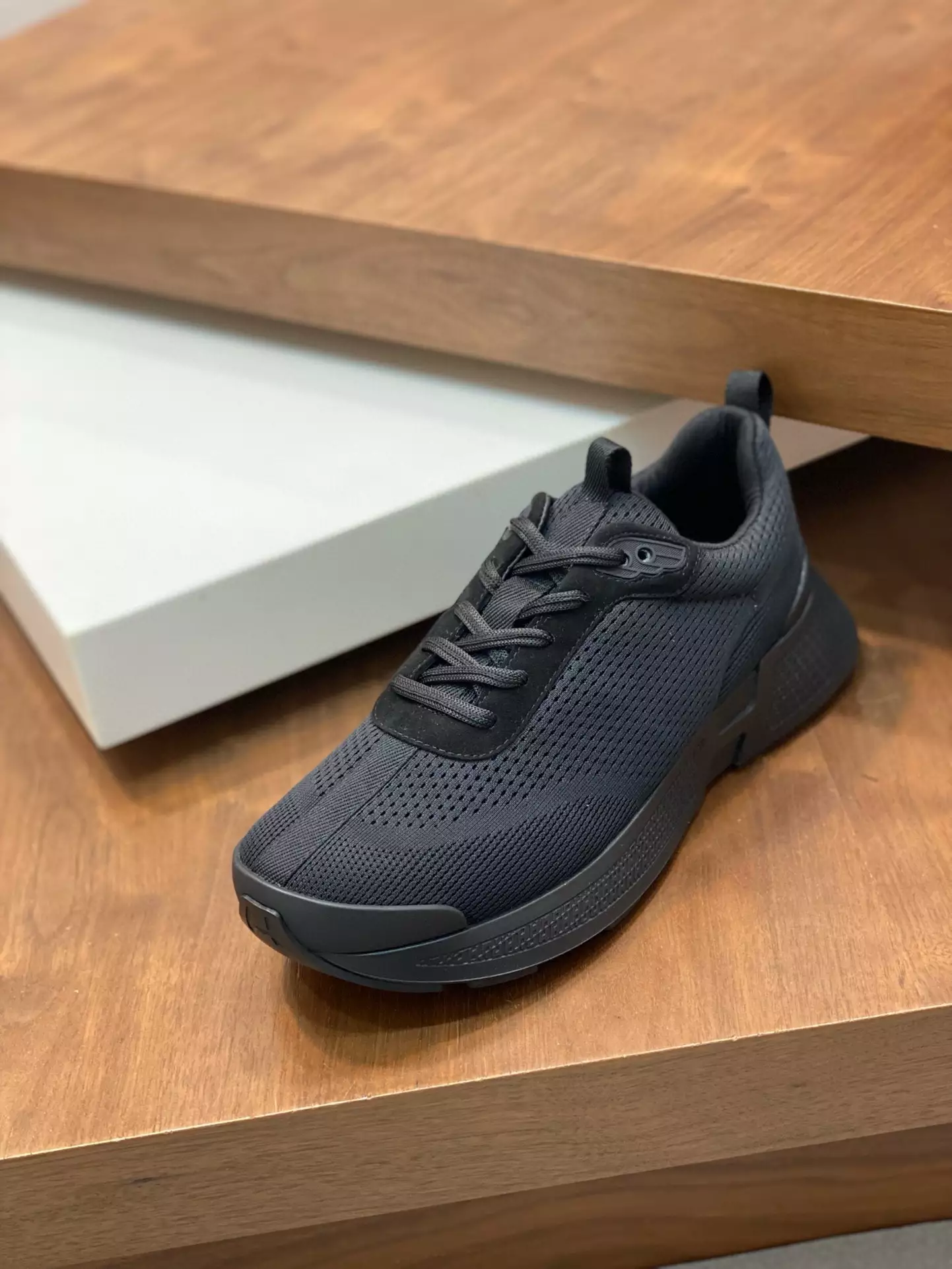 Hermes Heros Sneakers in Noir Technical Knit – HM005