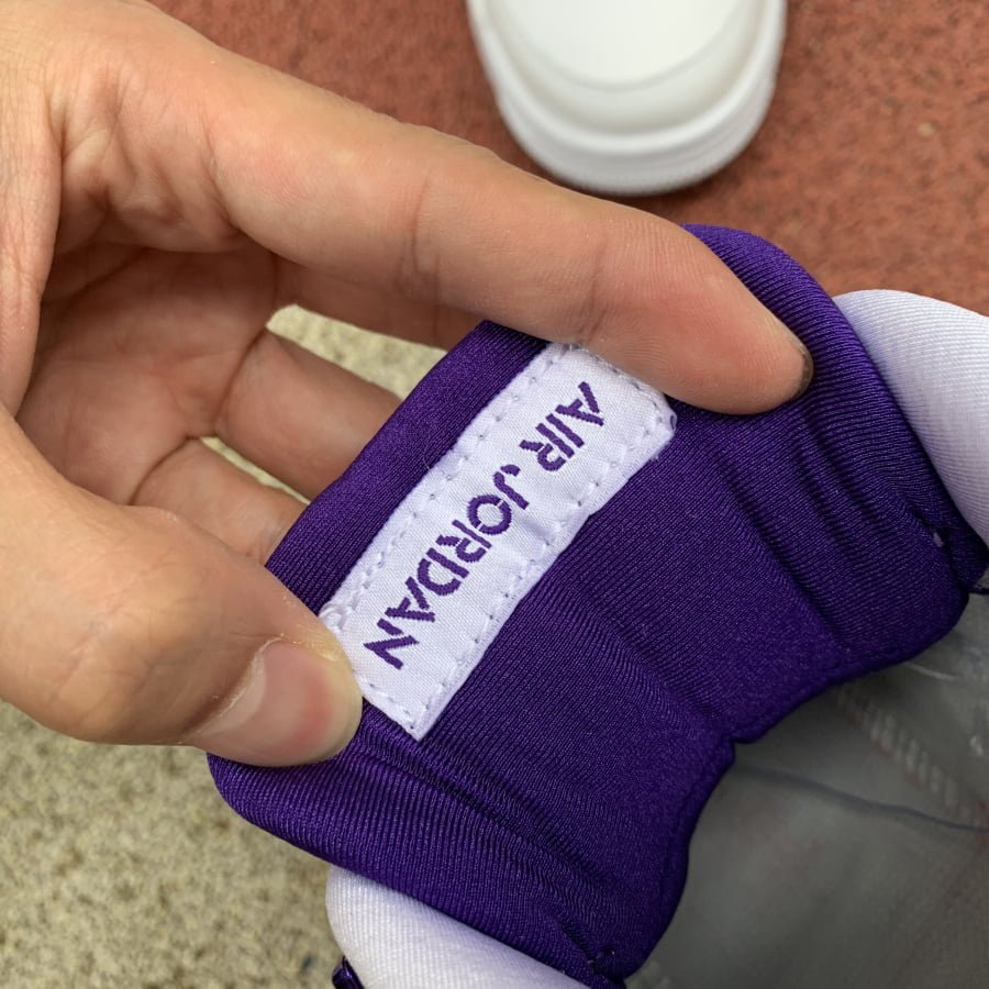 Air Jordan 4 Retro Metallic Purple