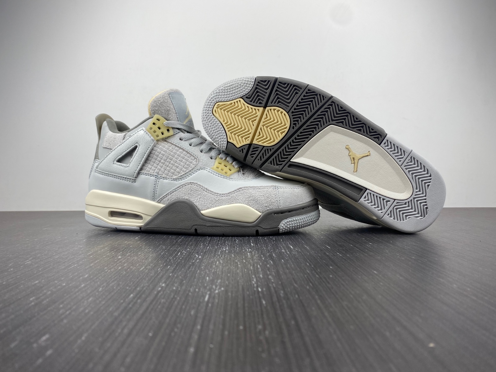 Air Jordan 4 SE Craft Photon Dust