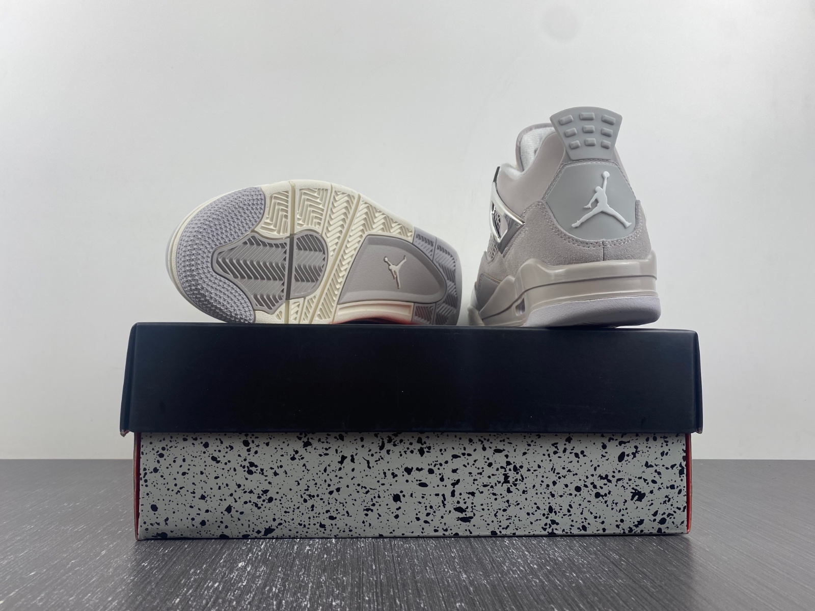 Air Jordan 4 Frozen Moments