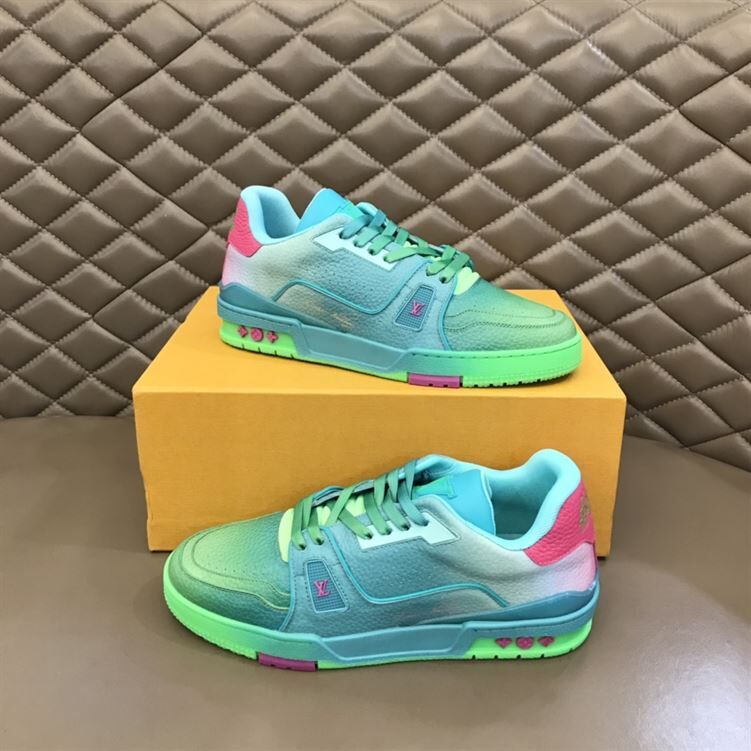 LOUIS VUITTTON TRAINER SNEAKERS IN GREEN GRAINED CALF LEATHER – LVS002