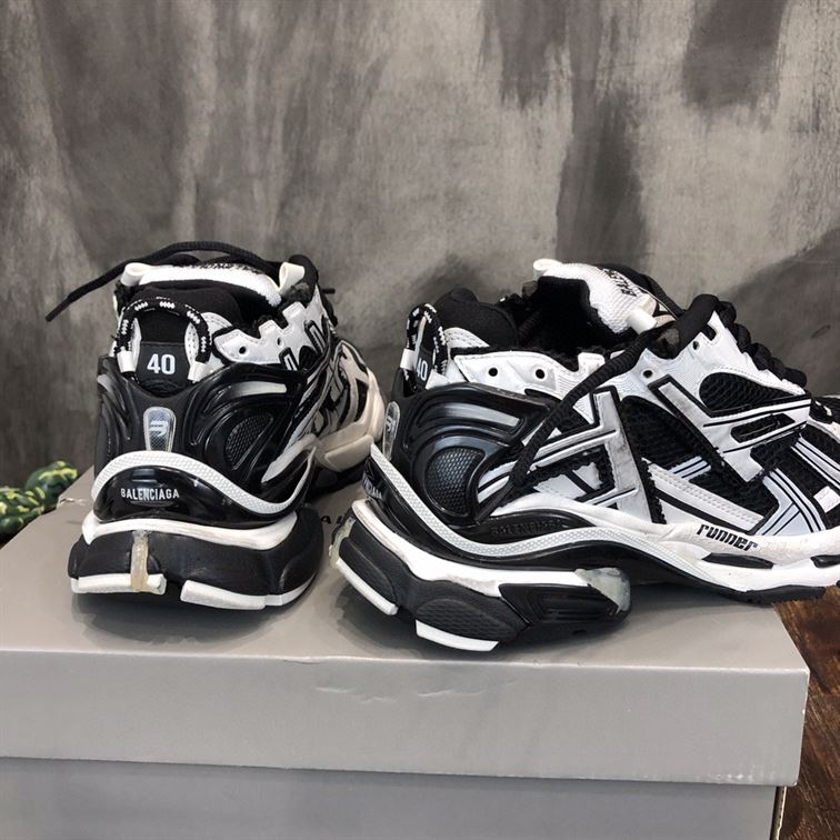 BALENCIAGA RUNNER SNEAKERS IN BLACK AND WHITE MESH AND NYLON – BLA008