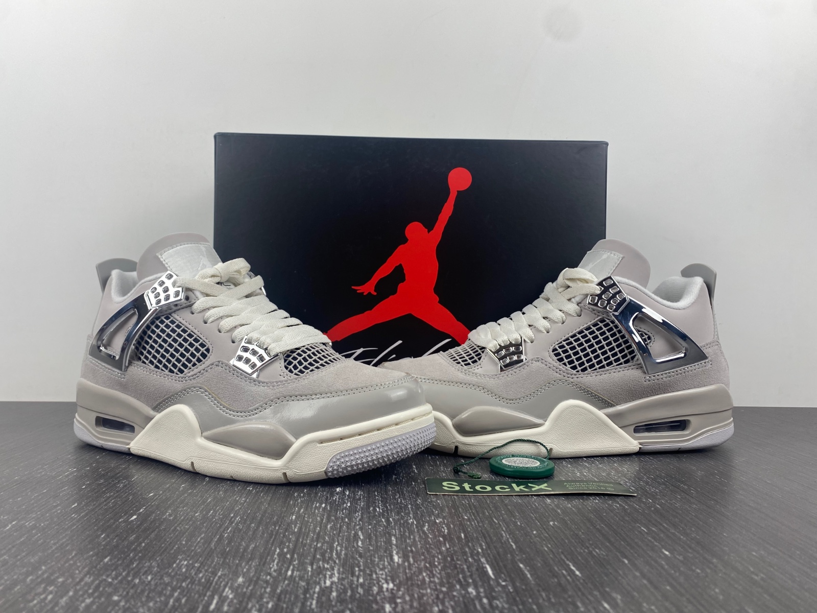 Air Jordan 4 Frozen Moments