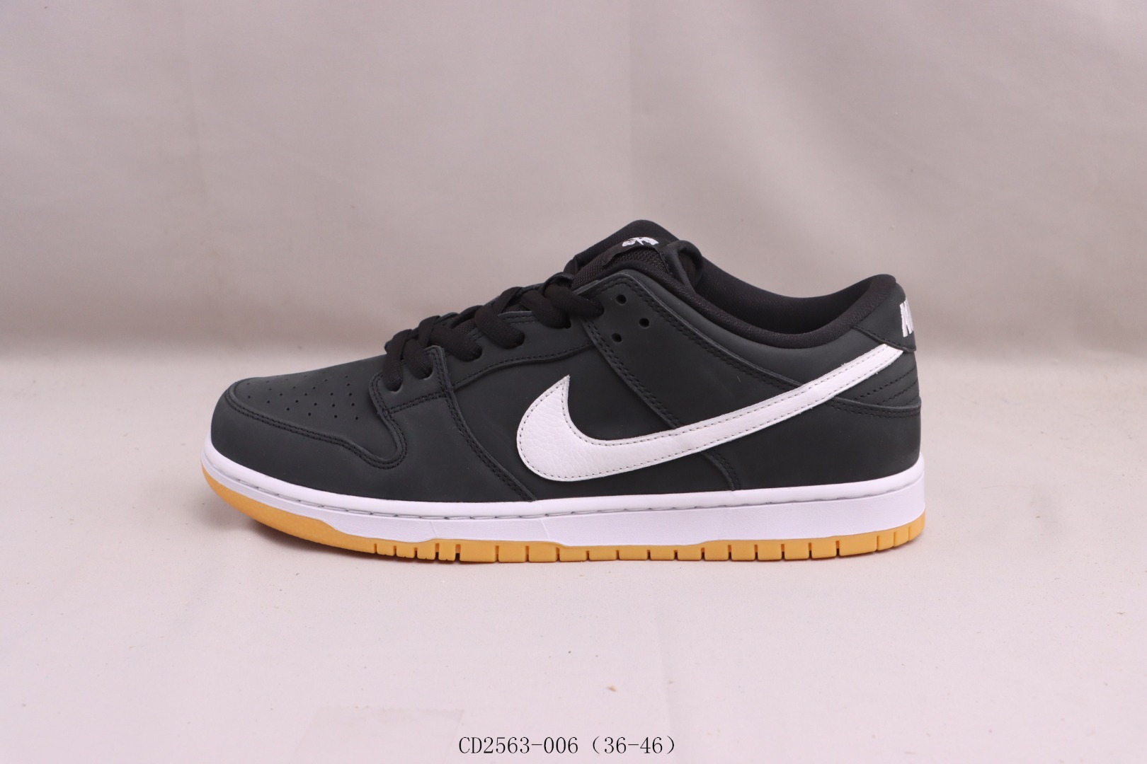 Nike SB Dunk Low Pro Black Gum