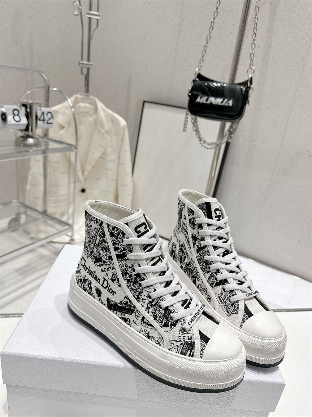 DIOR WALK’N’DIOR HIGH-TOP PLATFORM SNEAKER – DO116