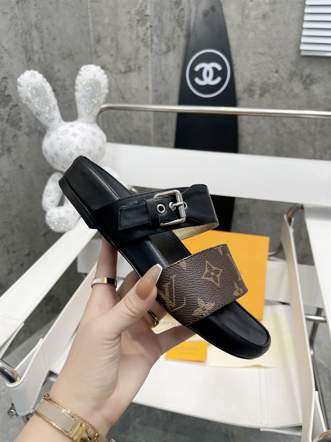 LOUIS VUITTON BOM DIA FLAT MULE – LVSD040