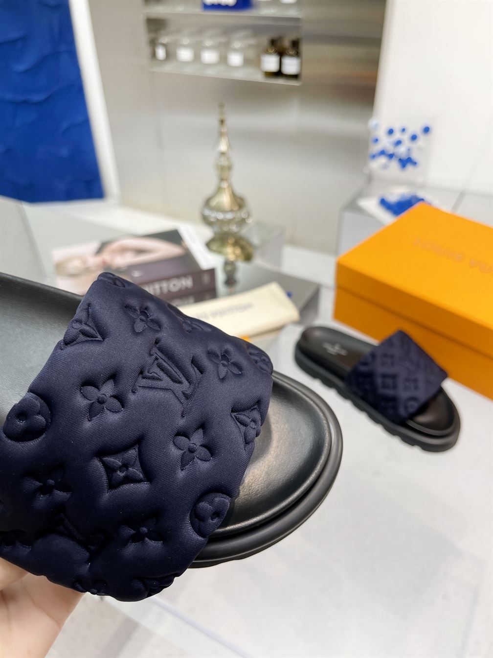 LOUIS VUITTON POOL PILLOW FLAT COMFORT MULE – LVSD050