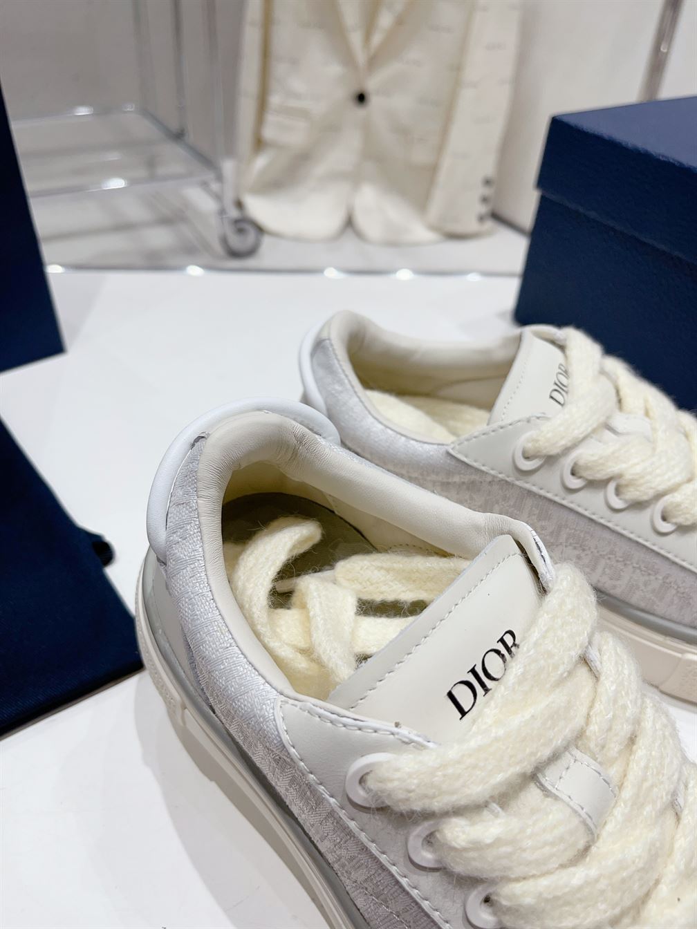 DIOR B33 SNEAKER WHITE SMOOTH CALFSKIN OBLIQUE JACQUARD – DO134