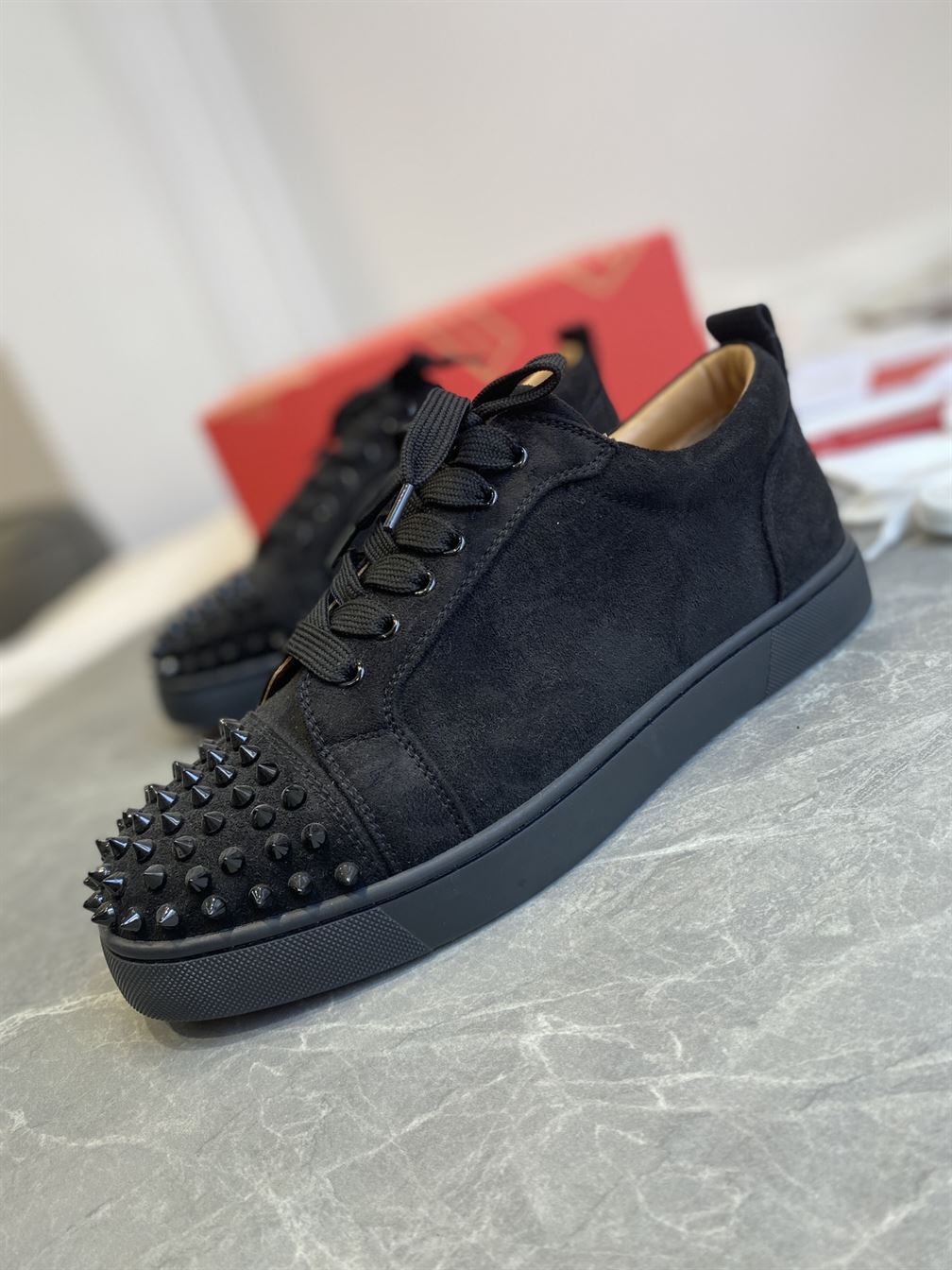 CHRISTIAN LOUBOUTIN LOW TOP SNEAKER – CLS001