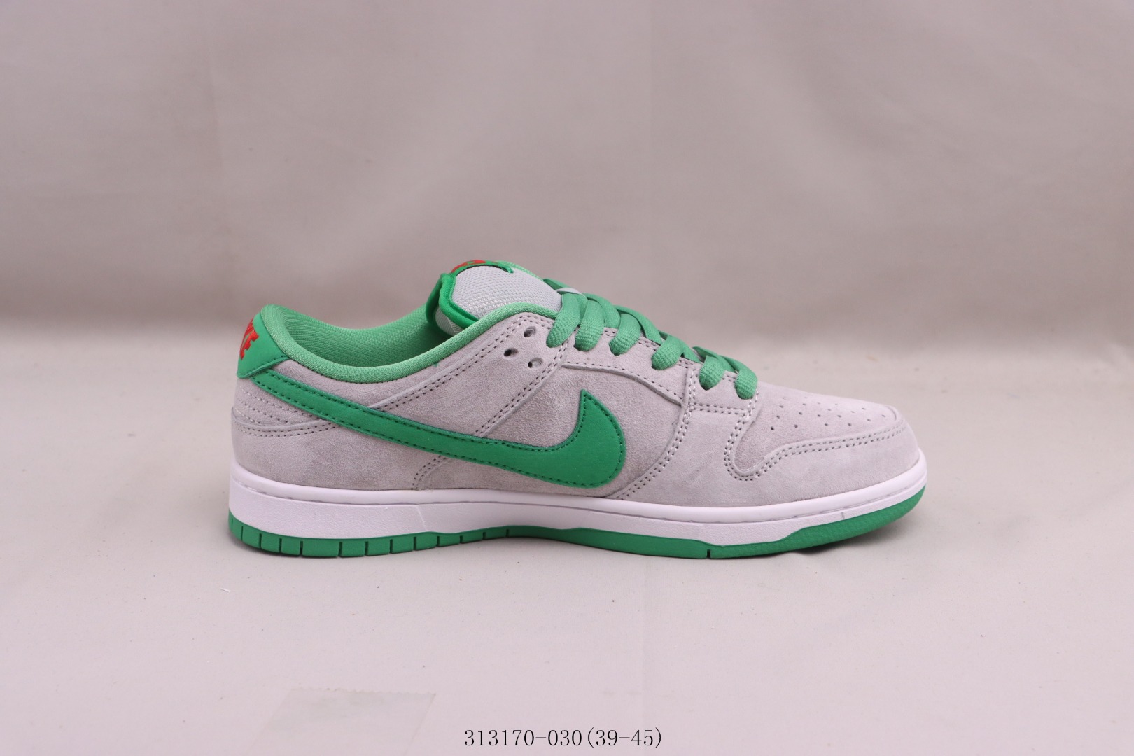 Nike SB Dunk Low Medusa