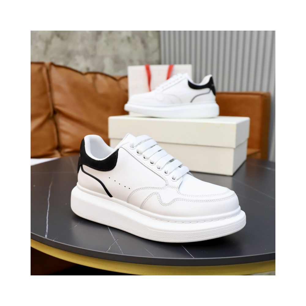 Alexander McQueen's classic star hit all-match white shoes