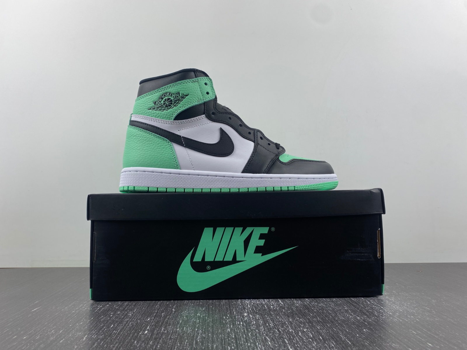 Air Jordan 1 High Green Glow