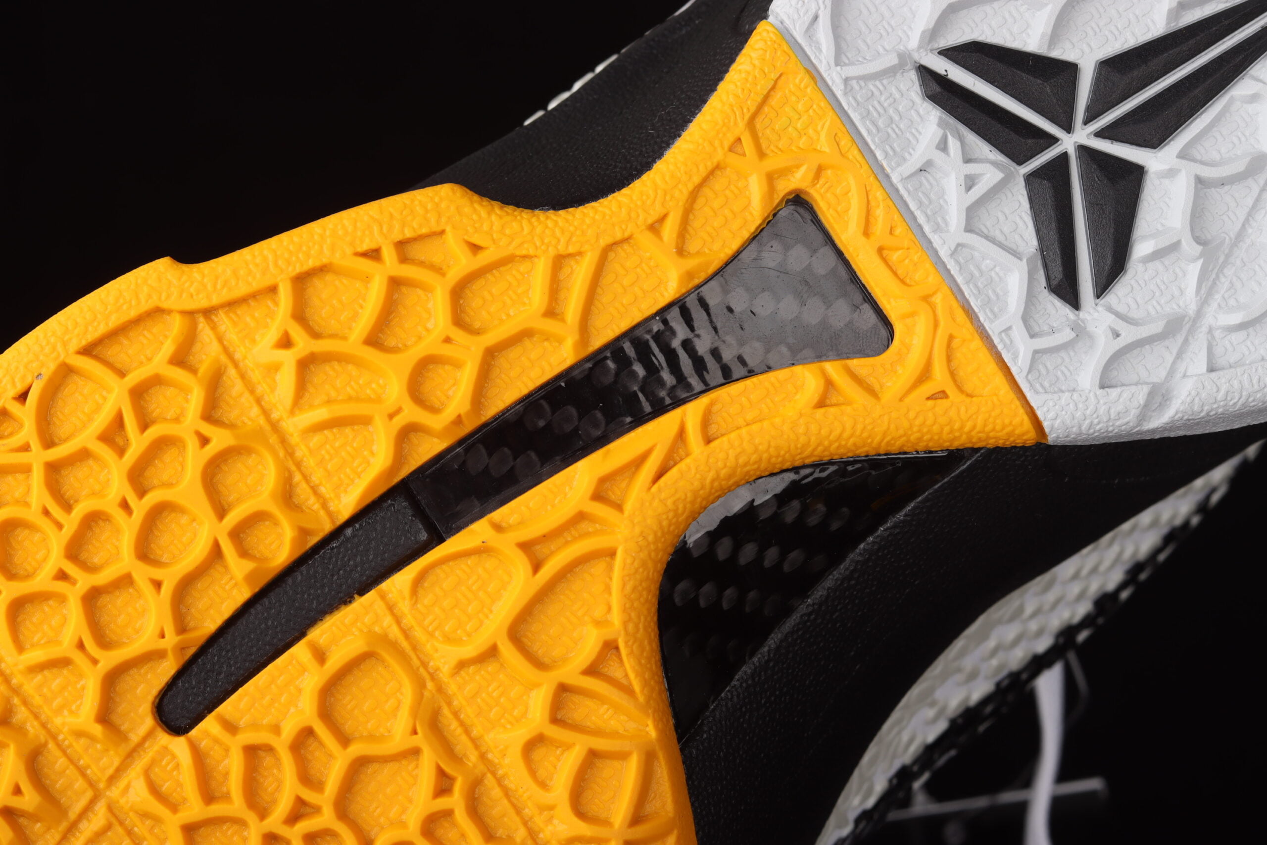 Kobe 6 Protro Playoff Pack White Del Sol