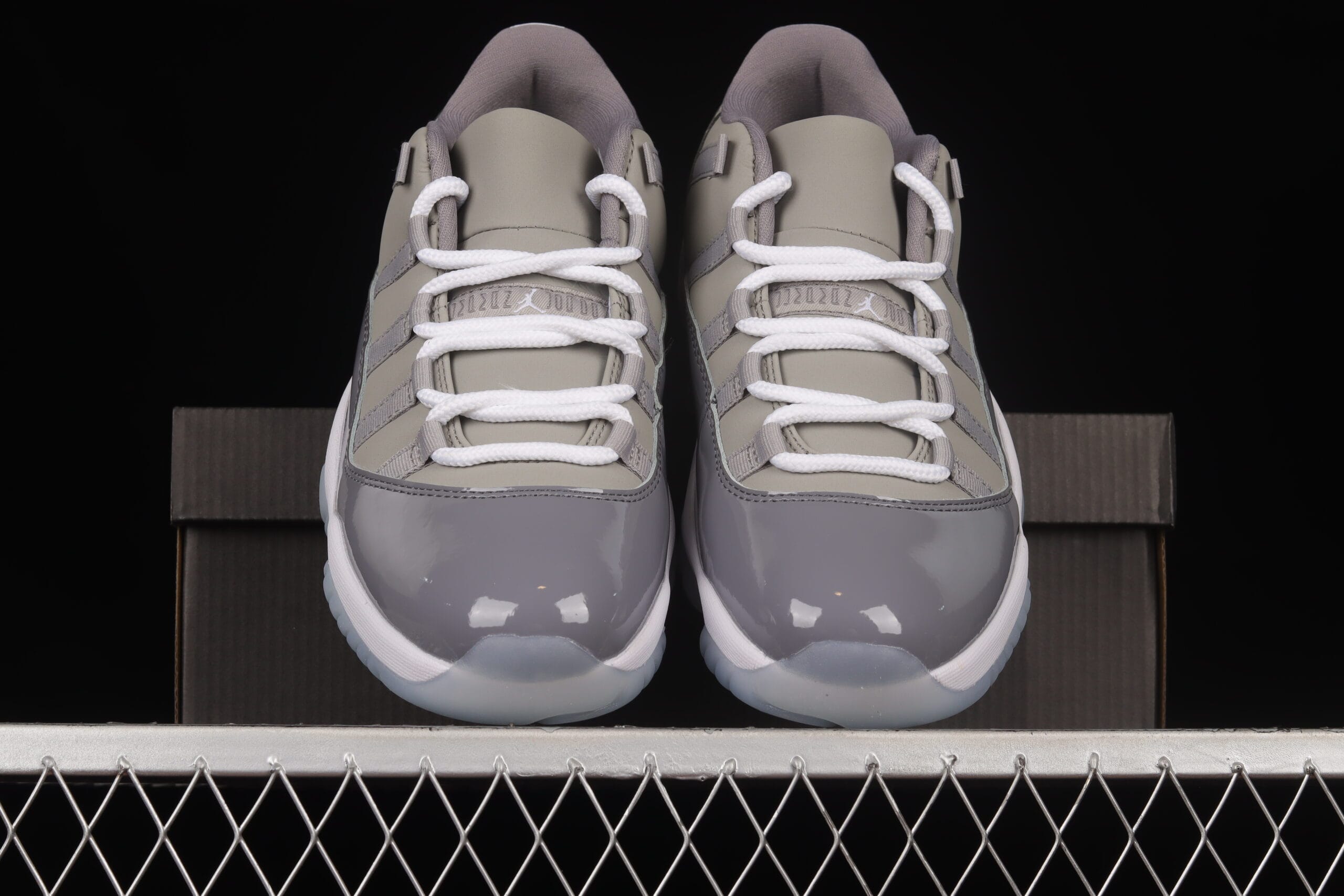Jordan 11 Retro Low, Cool Grey