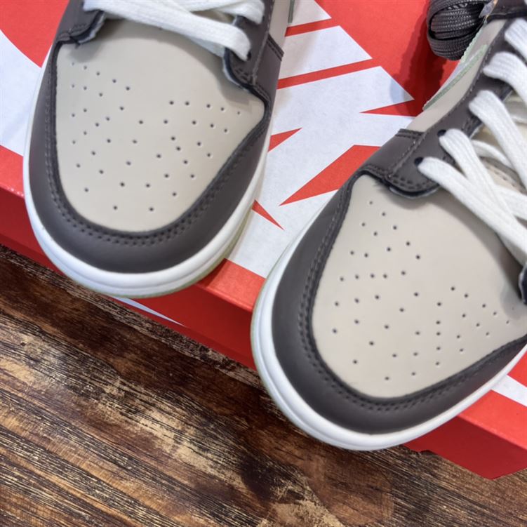 NIKE SB DUNK LOW SNEAKER – NSN018