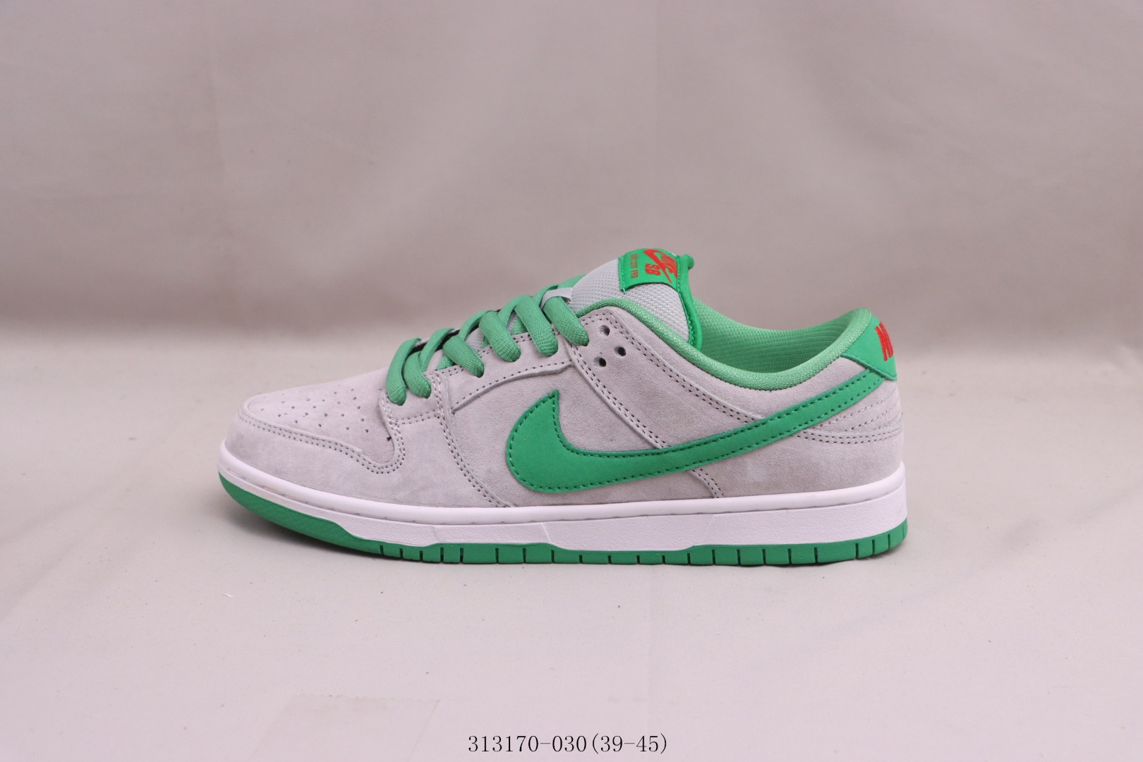 Nike SB Dunk Low Medusa