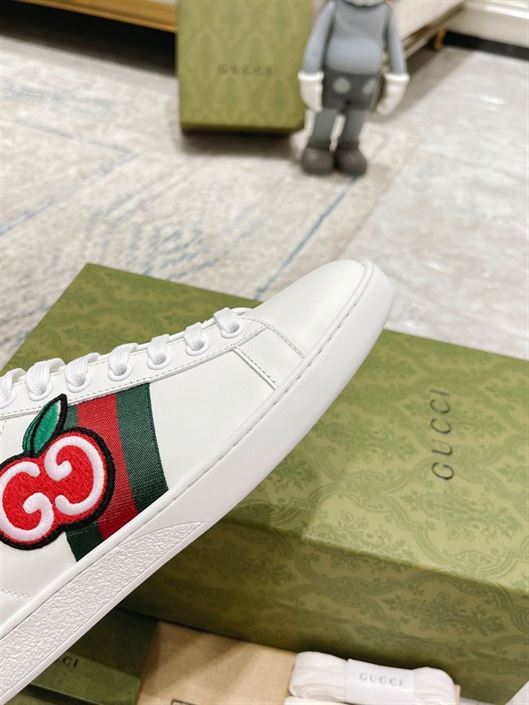 GUCCI INTERLOCKING G SNEAKERS – GCC094