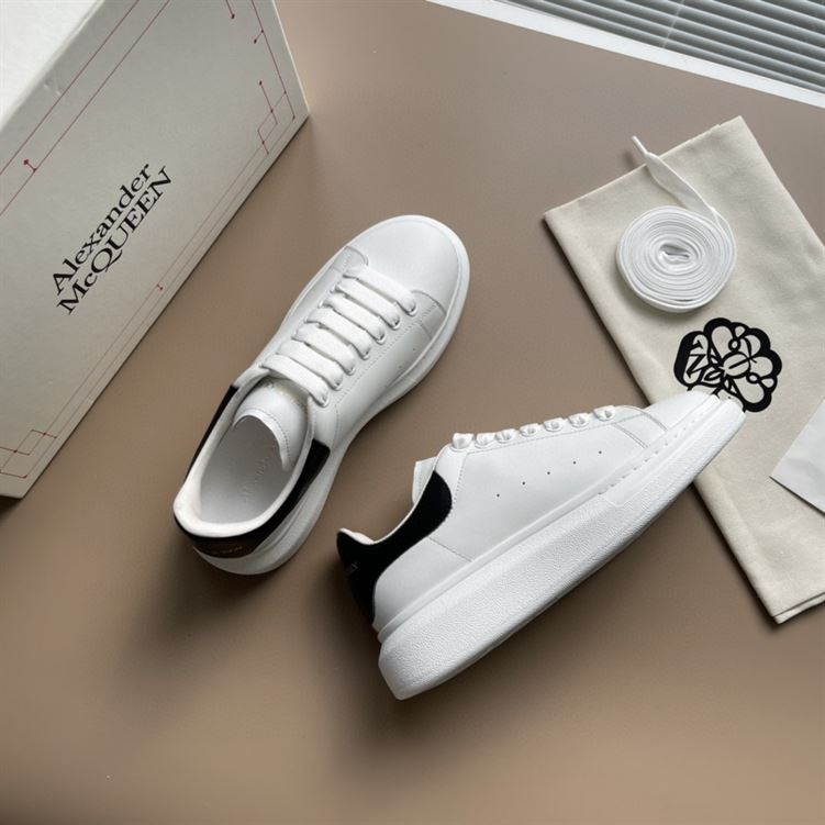 ALEXANDER MCQUEEN OVERSIZED LEATHER SNEAKERS – ALD017