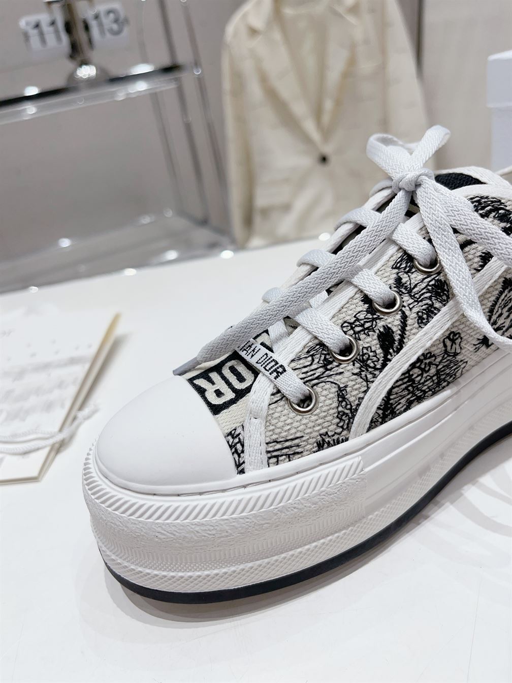 DIOR WALK’N’DIOR PLATFORM SNEAKER – DO113