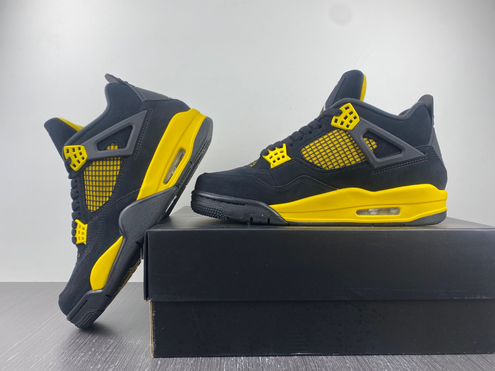 Jordan 4 Retro Thunder