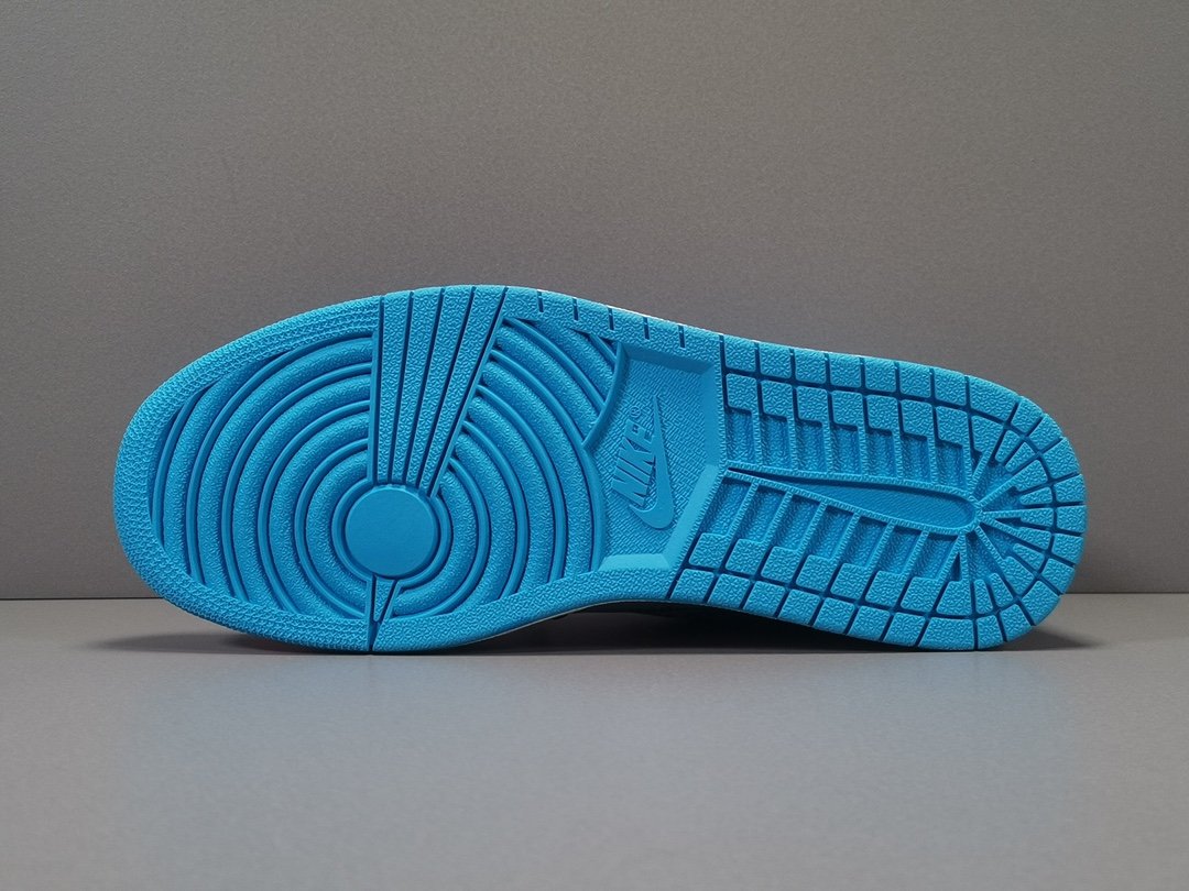 Air Jordan 1 Retro High Off-White University Blue Extended Size