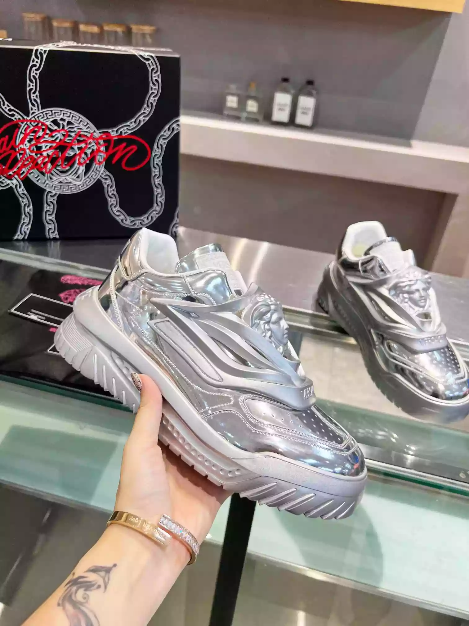 VERSACE WOMEN’S ODISSEA SNEAKERS IN SILVER LEATHER – VSS019