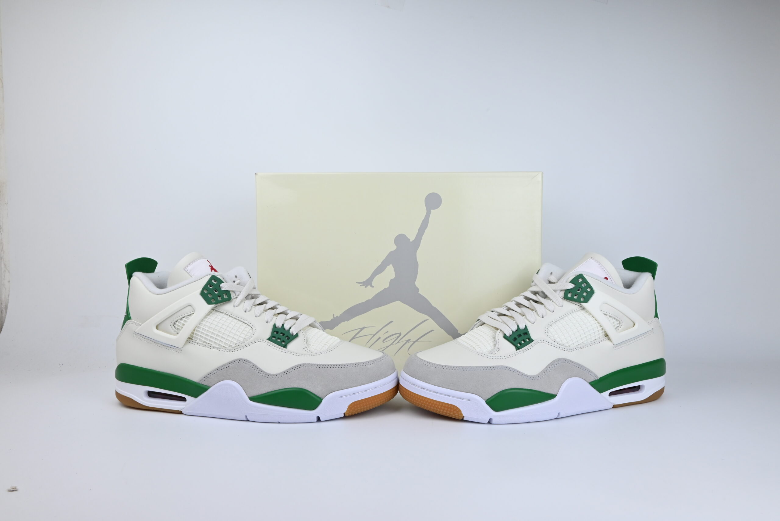 Air Jordan 4 Retro SB Pine Green