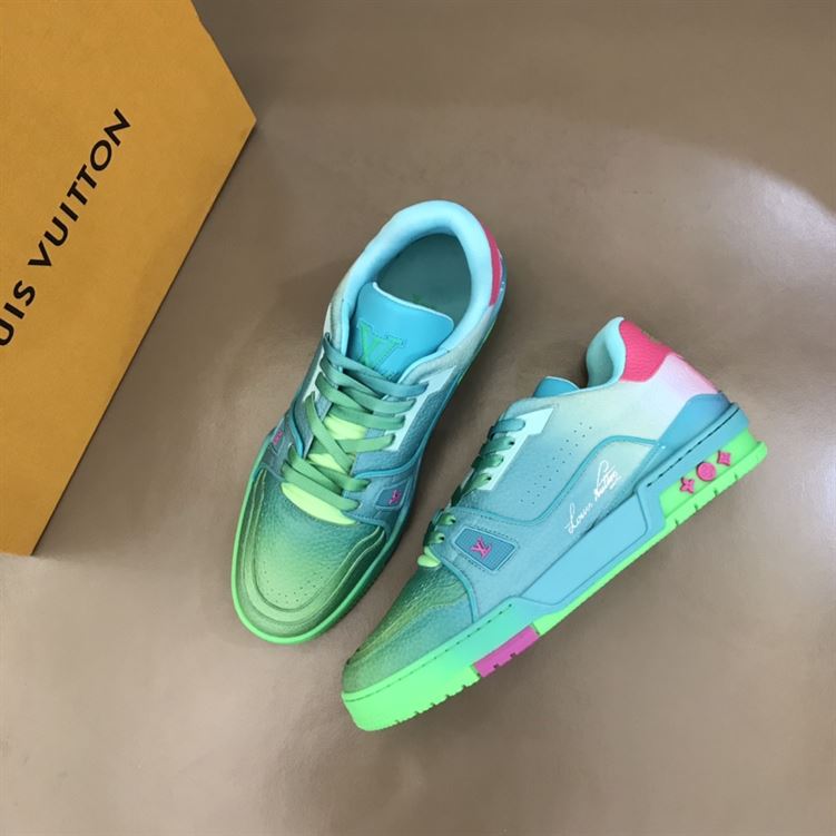 LOUIS VUITTTON TRAINER SNEAKERS IN GREEN GRAINED CALF LEATHER – LVS002