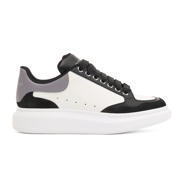 ALEXANDER MCQUEEN OVERSIZED SNEAKER IN BLACK/WHITE – ALD039