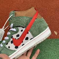 Nike SB Dunk High Dog Walker