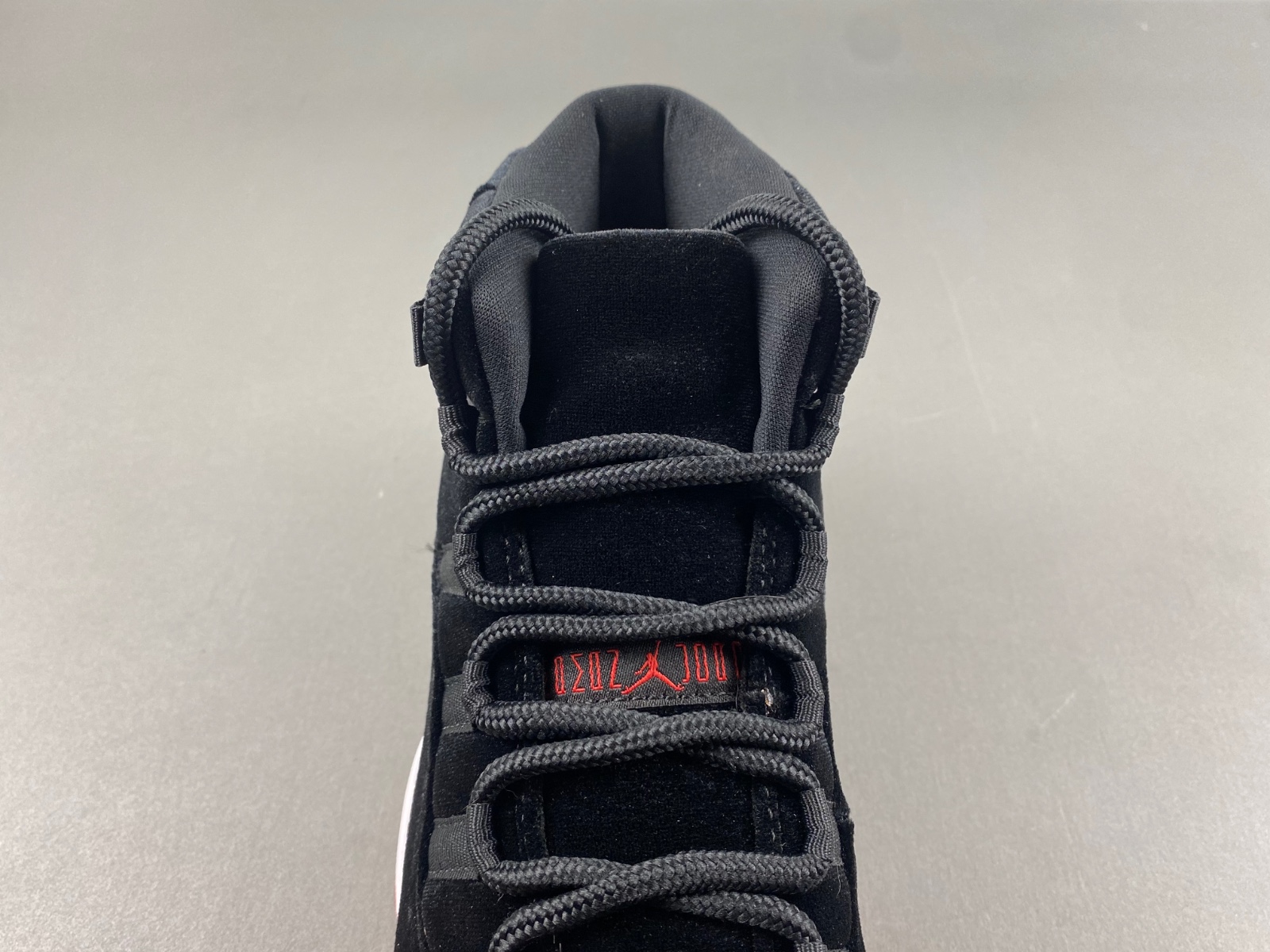 Air Jordan 11 Bred Velvet